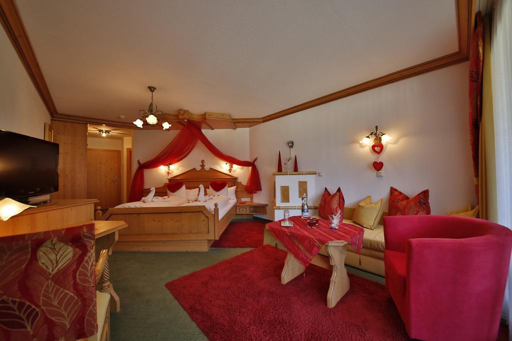 Romantik Resort & Spa Der Laterndl Hof Haldensee Room photo