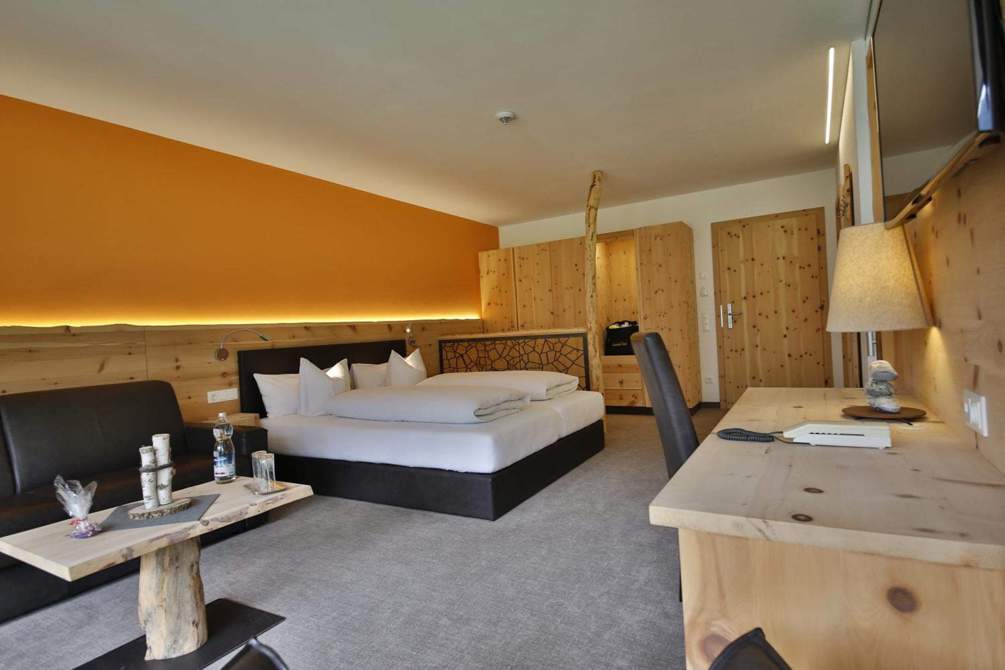Romantik Resort & Spa Der Laterndl Hof Haldensee Room photo