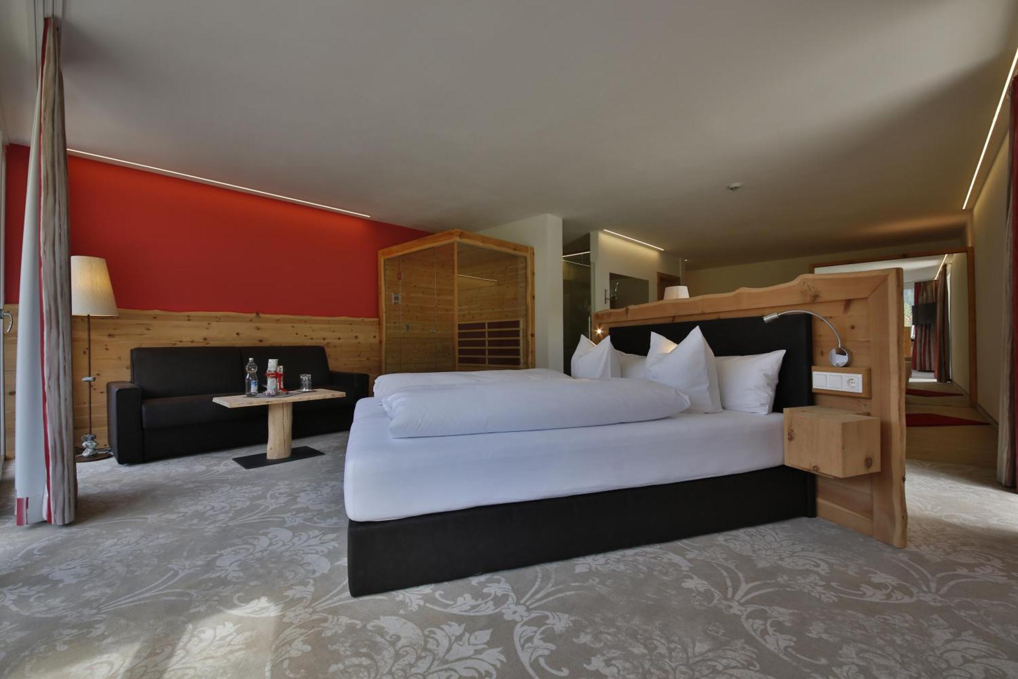 Romantik Resort & Spa Der Laterndl Hof Haldensee Room photo