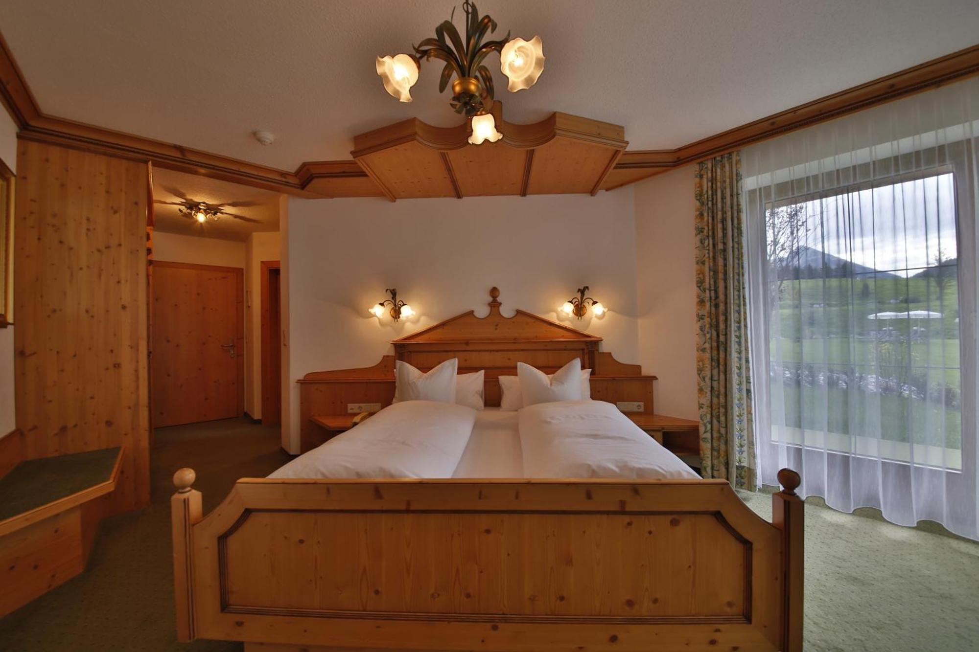 Romantik Resort & Spa Der Laterndl Hof Haldensee Room photo