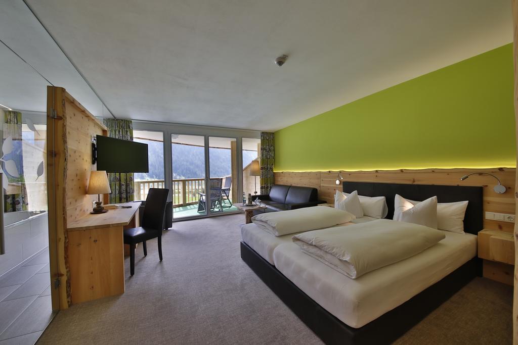 Romantik Resort & Spa Der Laterndl Hof Haldensee Room photo