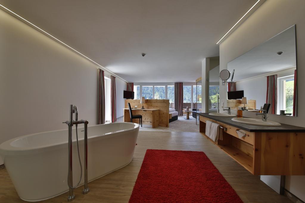 Romantik Resort & Spa Der Laterndl Hof Haldensee Room photo